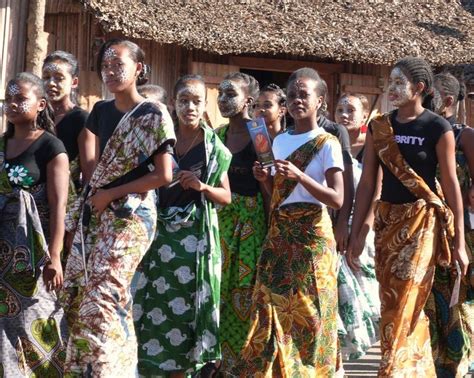 malgache femme|Les femmes et les filles malgaches face Ã des dÃ©savantages。